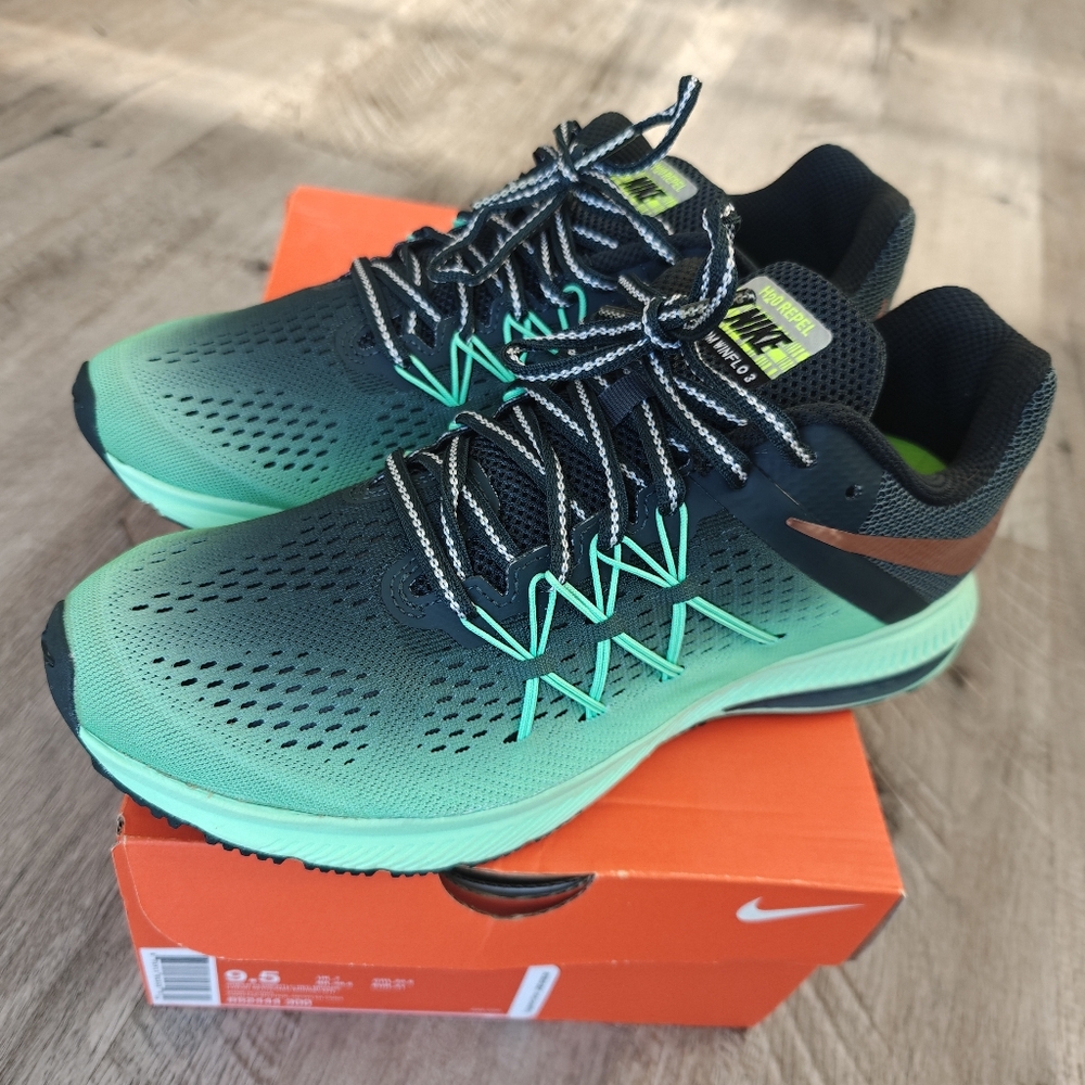 Women's Nike Zoom Winflo 3 Shield Sneakers